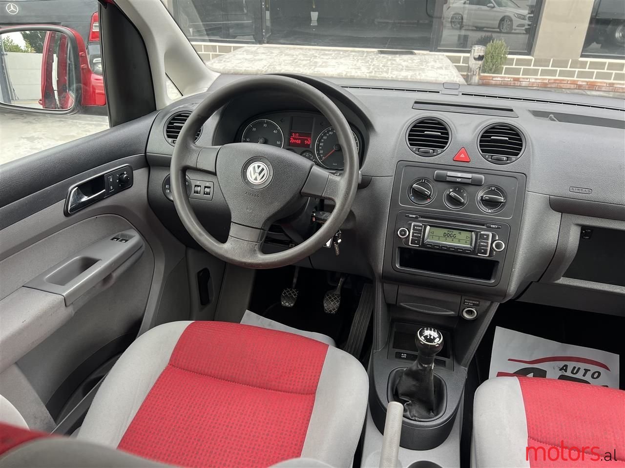 2009' Volkswagen Caddy photo #5