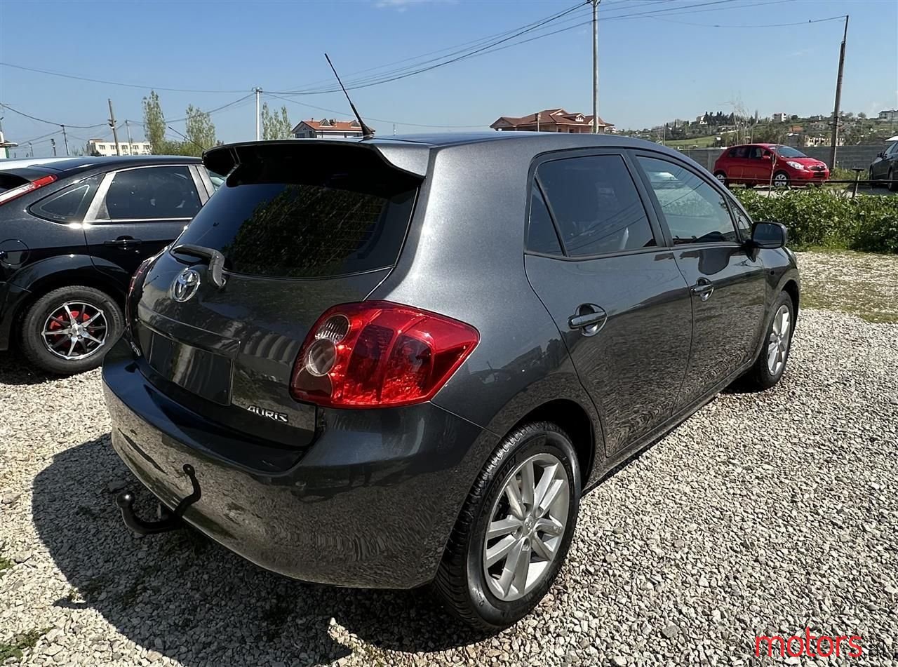 2008' Toyota Auris photo #5