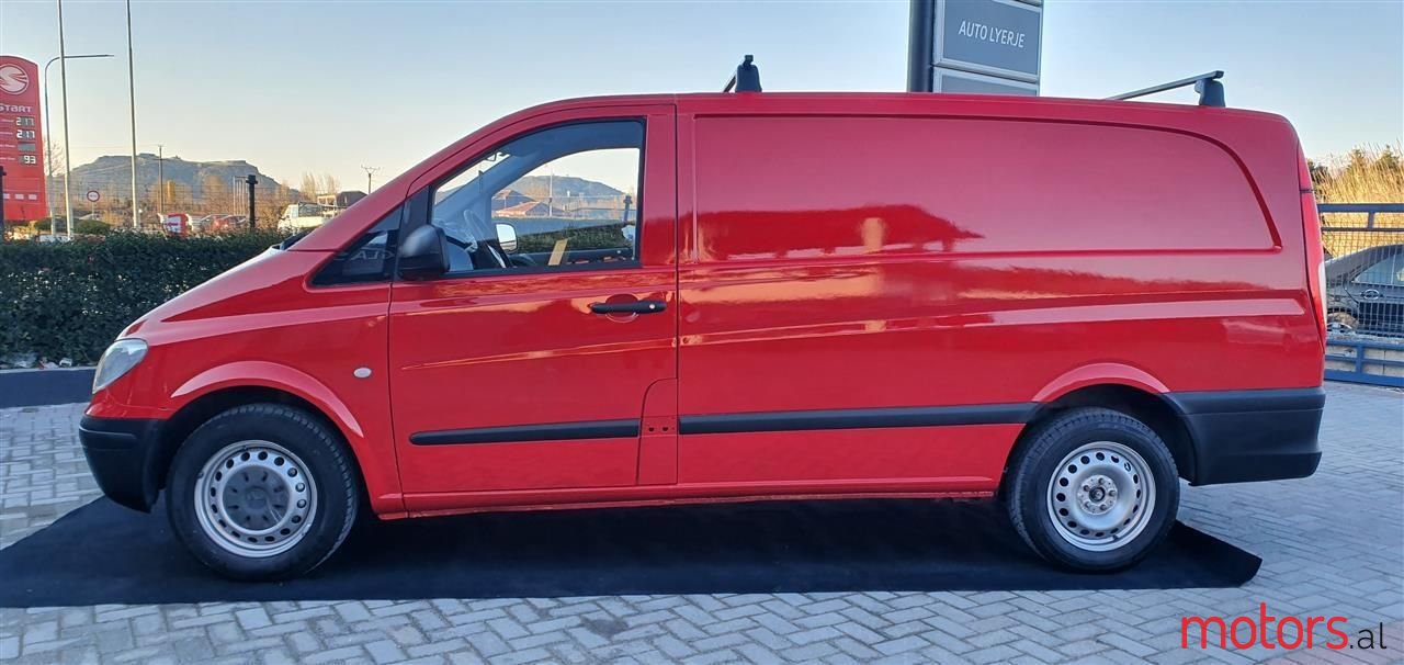 2010' Mercedes-Benz V 220 photo #2