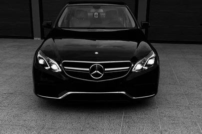 2014' Mercedes-Benz E 220