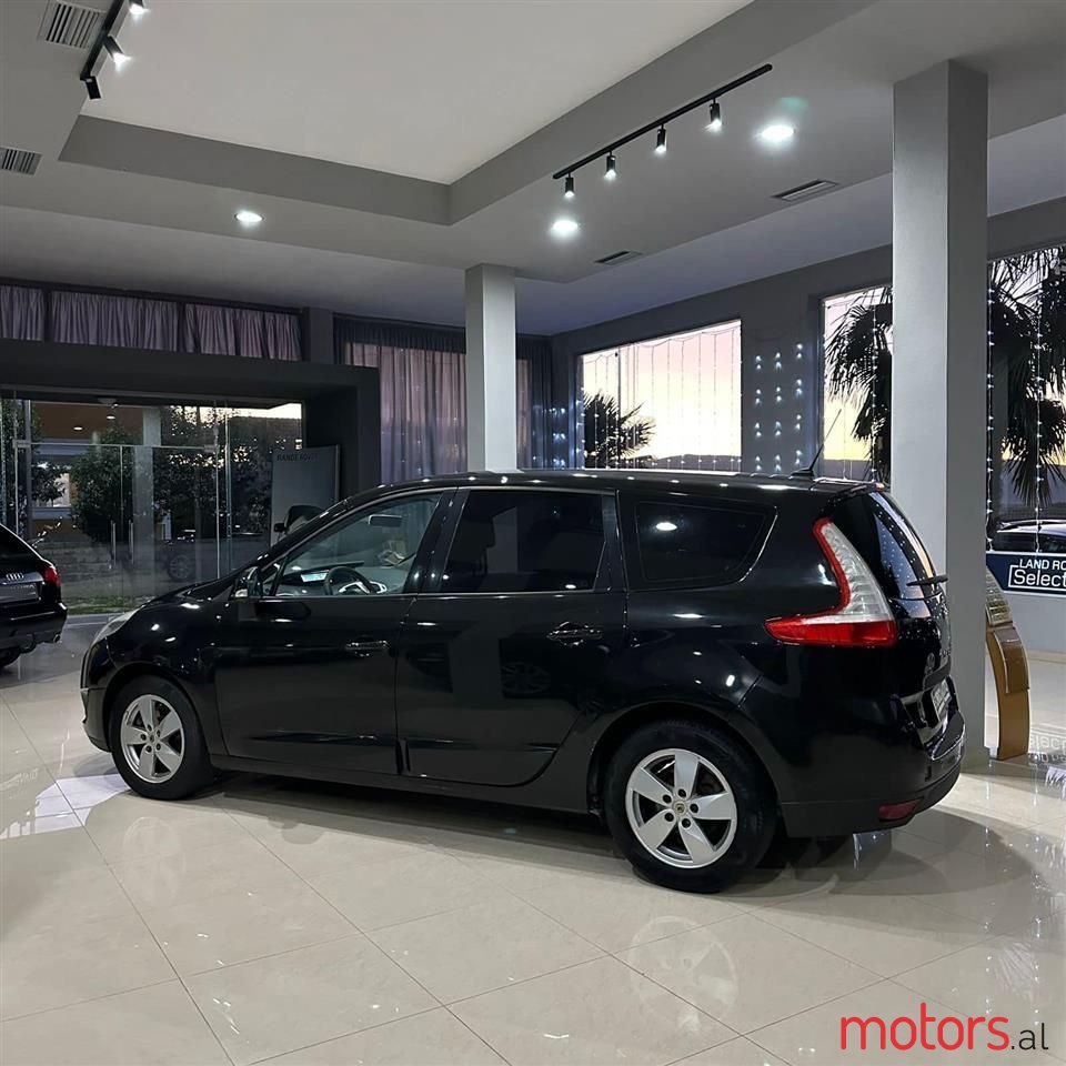 2010' Renault Grand Scenic photo #5
