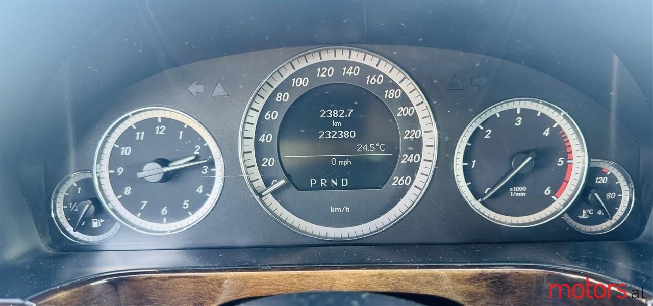 2010' Mercedes-Benz E 220 photo #4