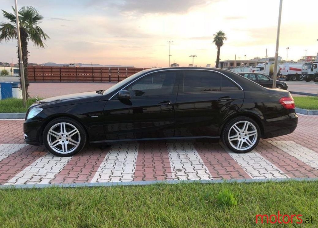 2009' Mercedes-Benz E 220 photo #1