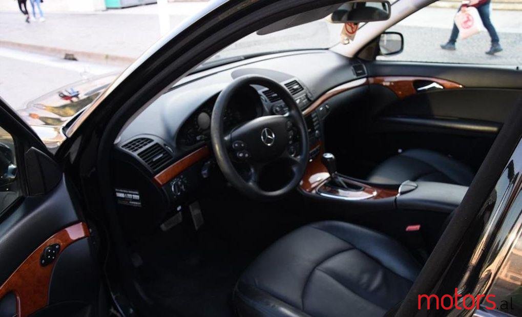 2008' Mercedes-Benz E 200 photo #1