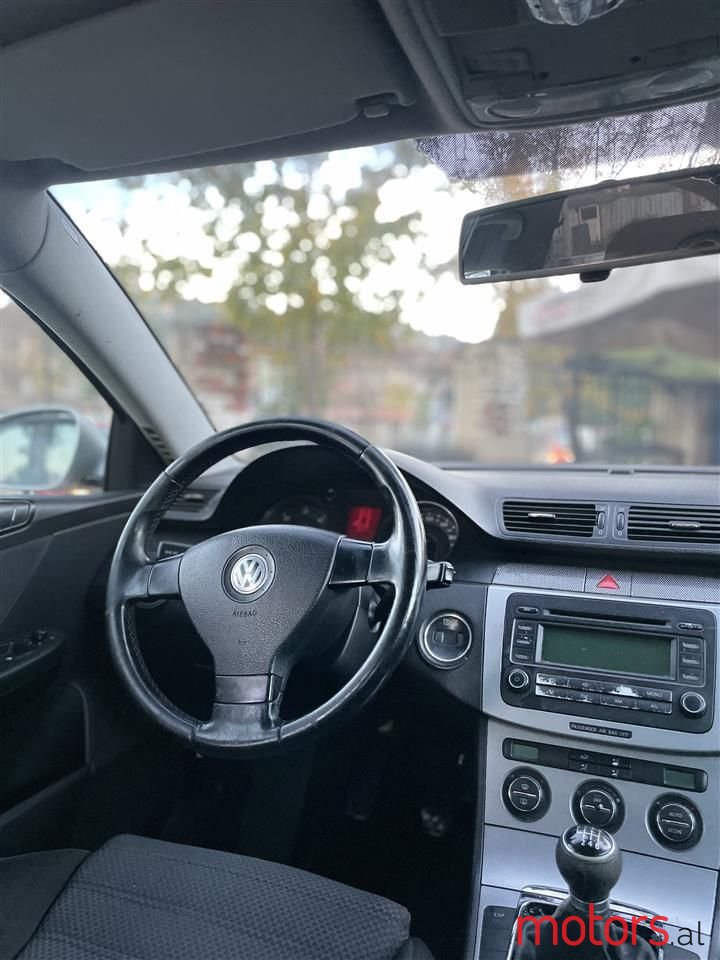 2006' Volkswagen Passat photo #6