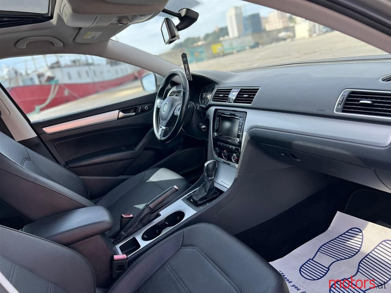 2013' Volkswagen Passat photo #6