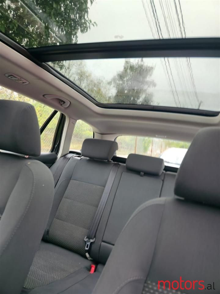 2008' Volkswagen Golf photo #1