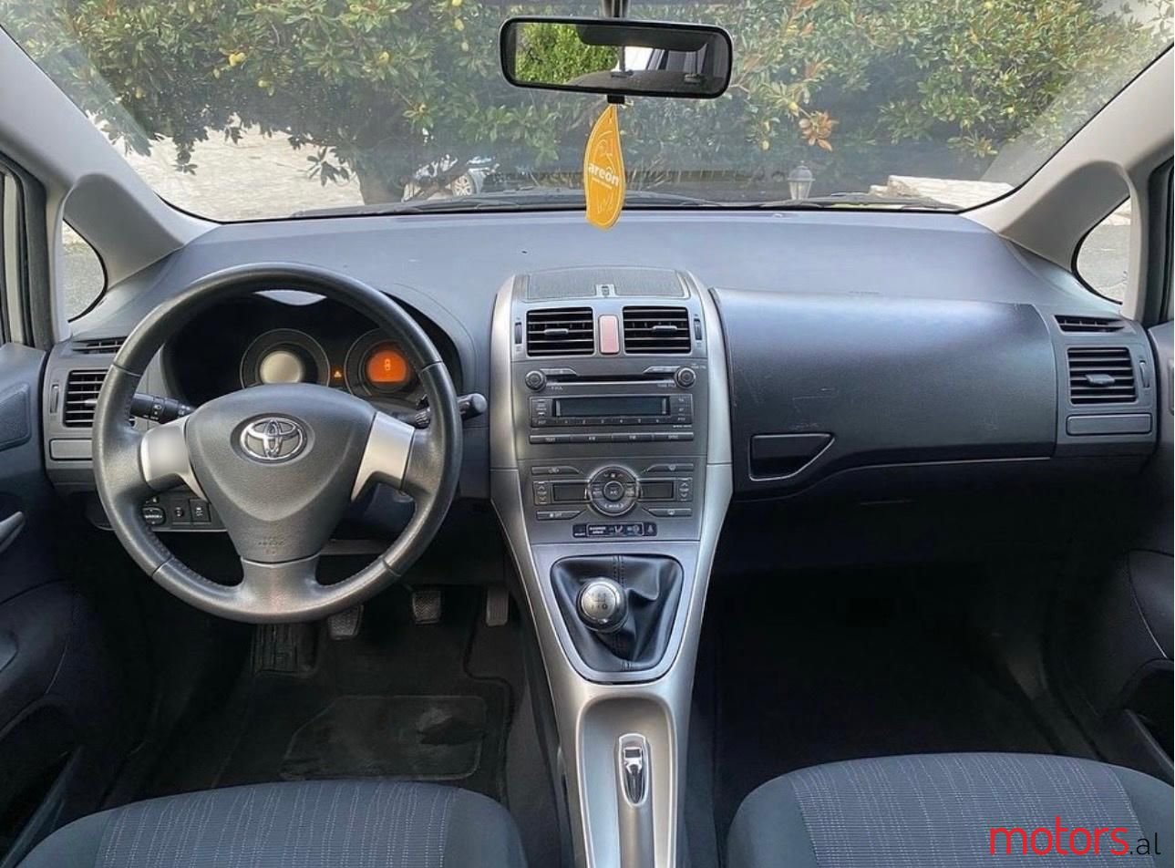 2008' Toyota Auris photo #3