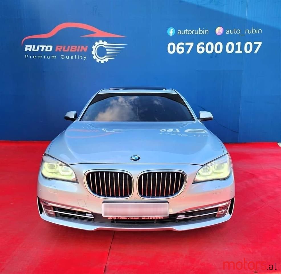 2013' BMW 740 photo #6