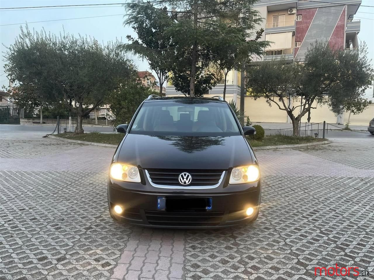 2005' Volkswagen Touran photo #3