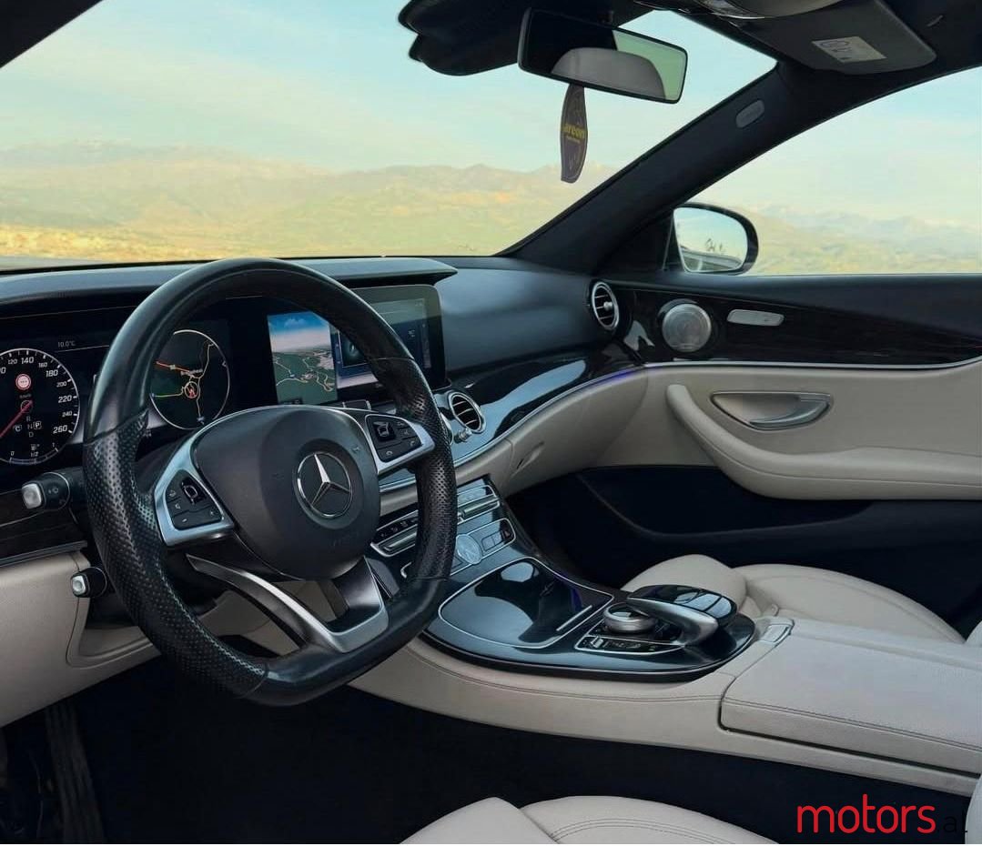 2017' Mercedes-Benz E 220 photo #2