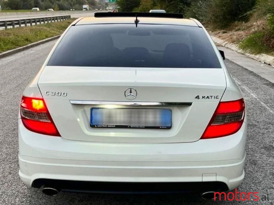 2011' Mercedes-Benz C 300 photo #5