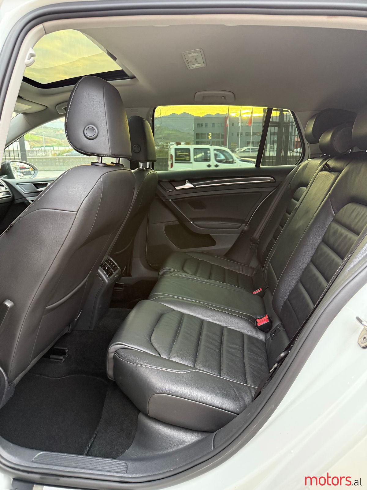 2014' Volkswagen Golf photo #3