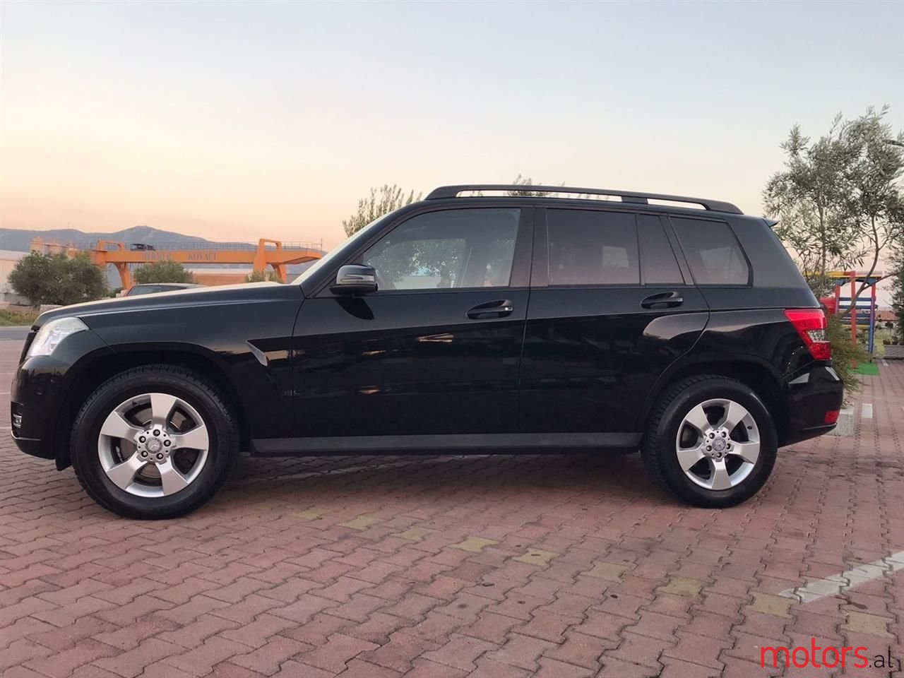 2011' Mercedes-Benz GLK 220 photo #1