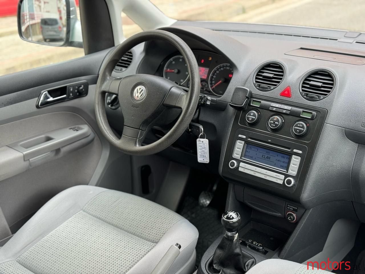 2009' Volkswagen Caddy photo #5