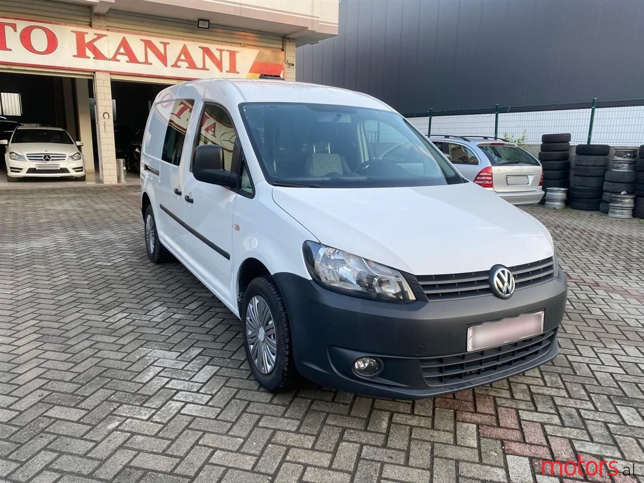 2011' Volkswagen Caddy photo #2