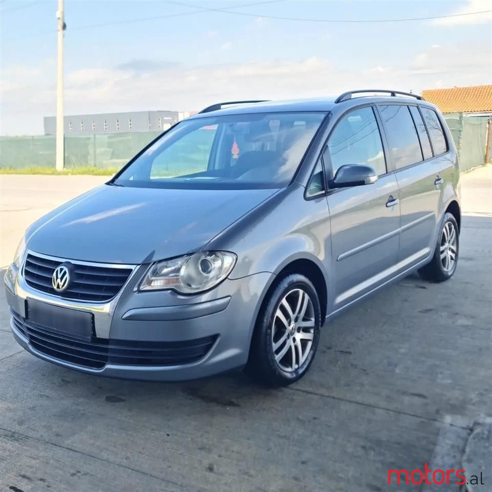 2009' Volkswagen Touran photo #1