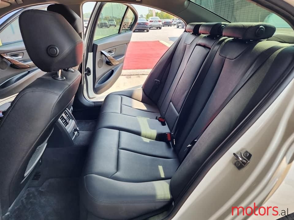 2012' BMW 320 photo #6