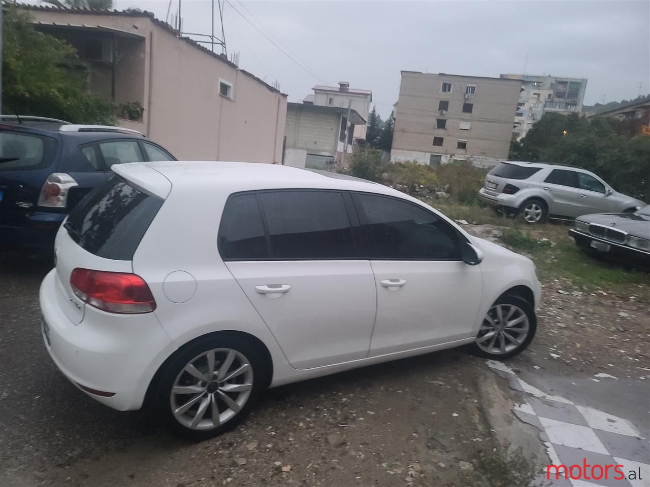 2010' Volkswagen Golf photo #2