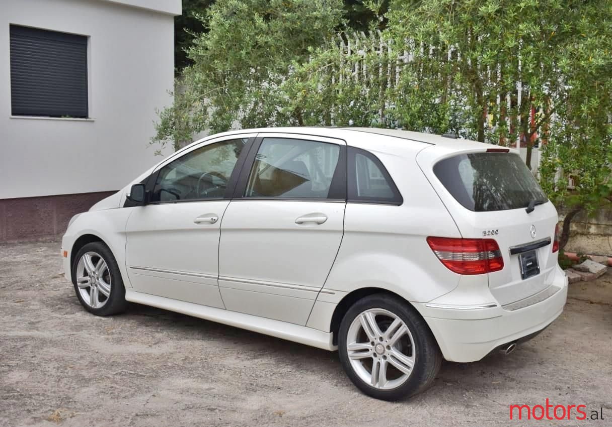 2011' Mercedes-Benz B 200 photo #2