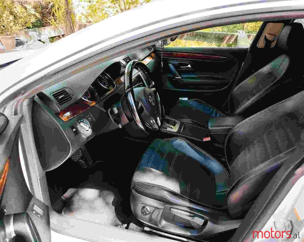 2009' Volkswagen Passat photo #2