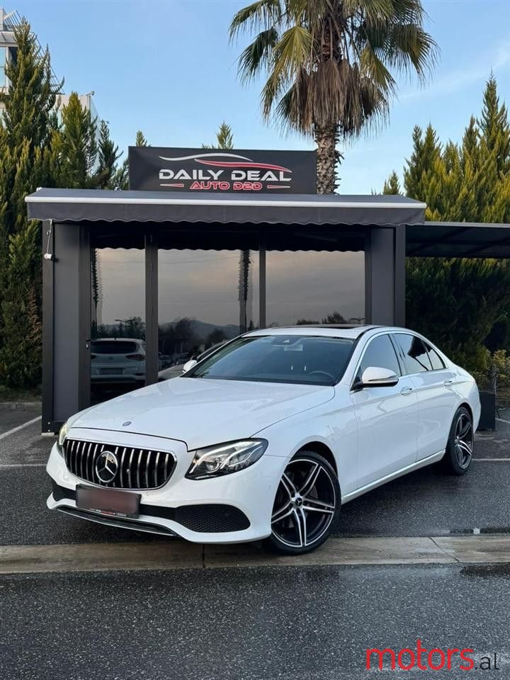 2017' Mercedes-Benz E 220 photo #2