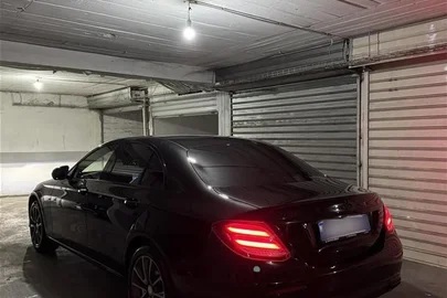 2016' Mercedes-Benz E 220