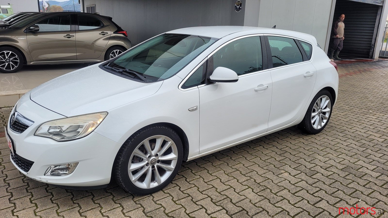 2010' Opel Astra photo #7