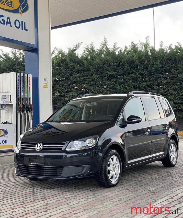 2011' Volkswagen Touran photo #1