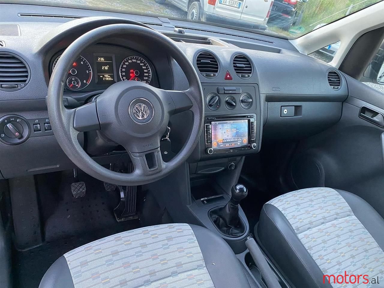 2012' Volkswagen Caddy photo #6