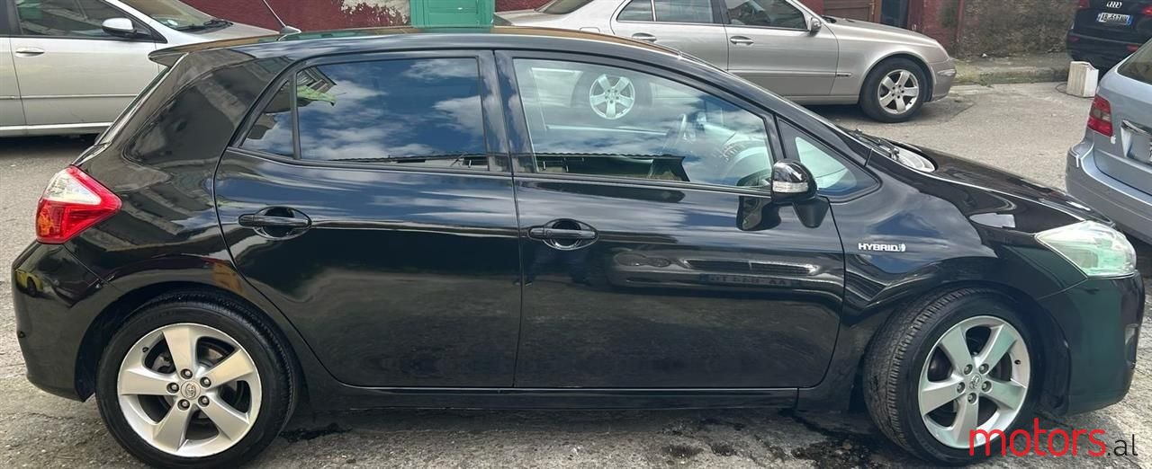 2011' Toyota Auris photo #5