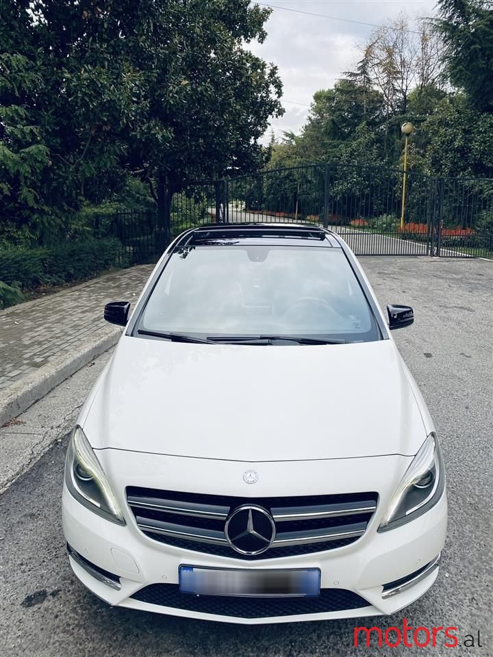 2013' Mercedes-Benz B 180 photo #2