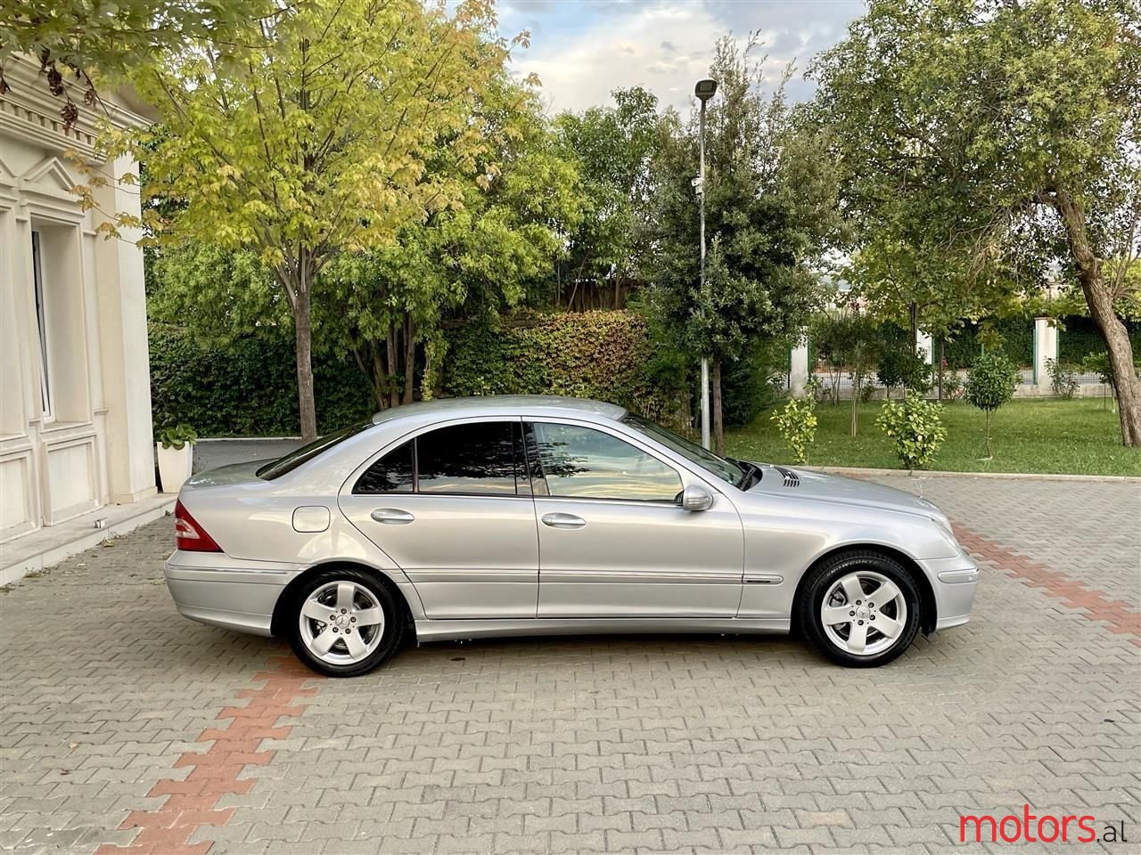 2004' Mercedes-Benz C 220 photo #2