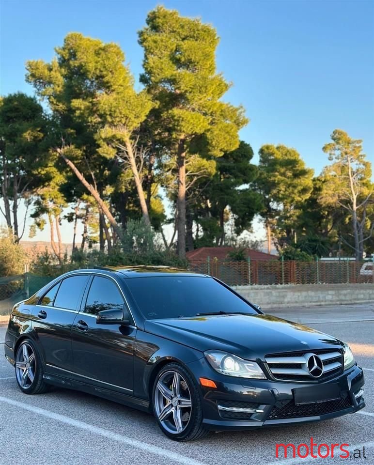2012' Mercedes-Benz C 300 photo #1