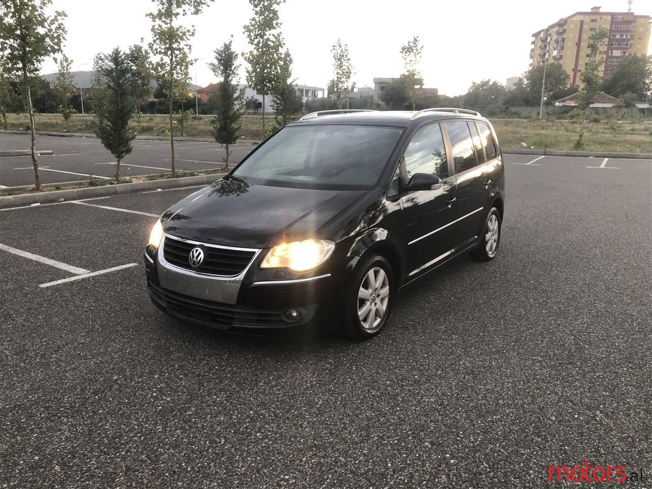 2009' Volkswagen Touran photo #6