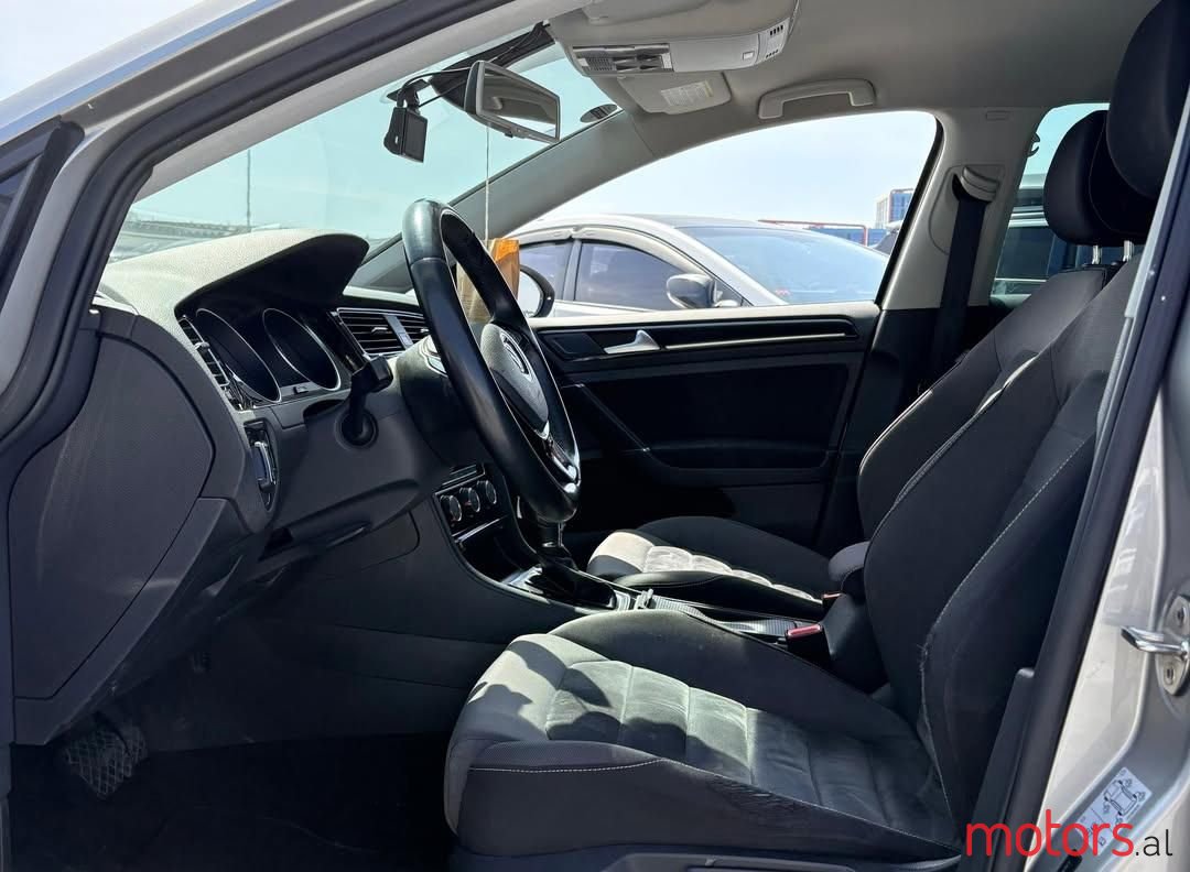 2013' Volkswagen Golf photo #3
