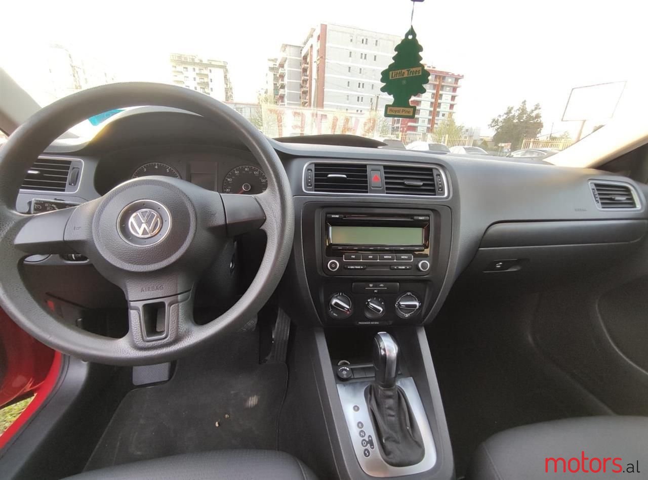 2011' Volkswagen Jetta photo #4