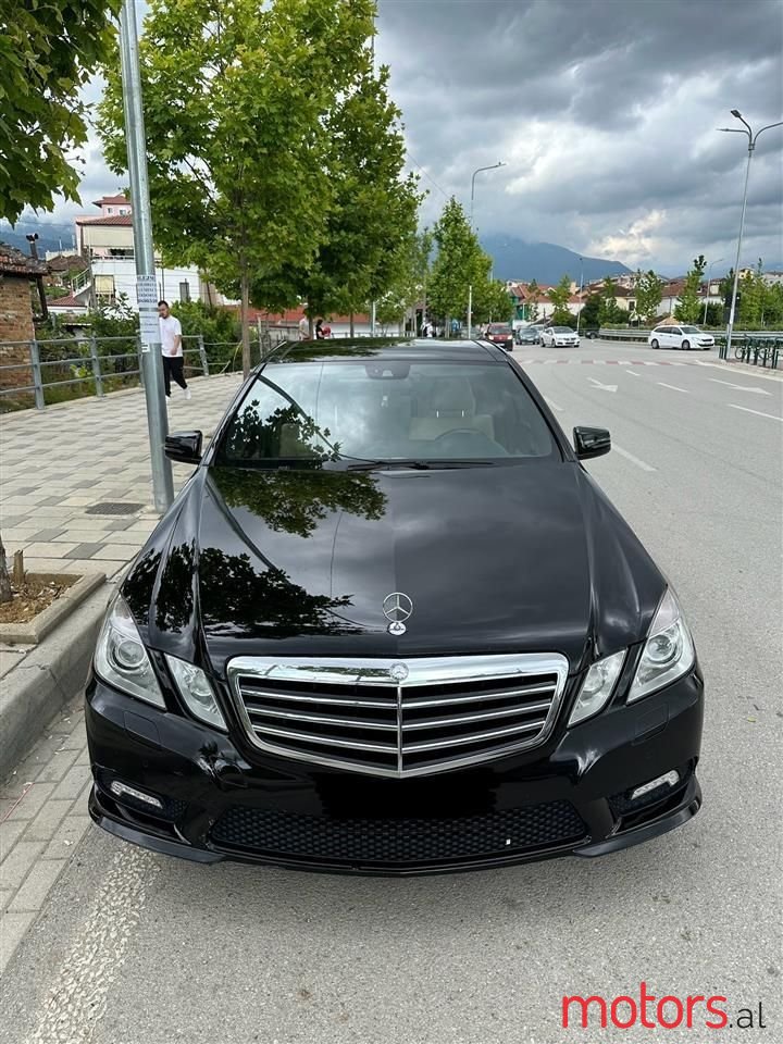 2012' Mercedes-Benz E 350 photo #5