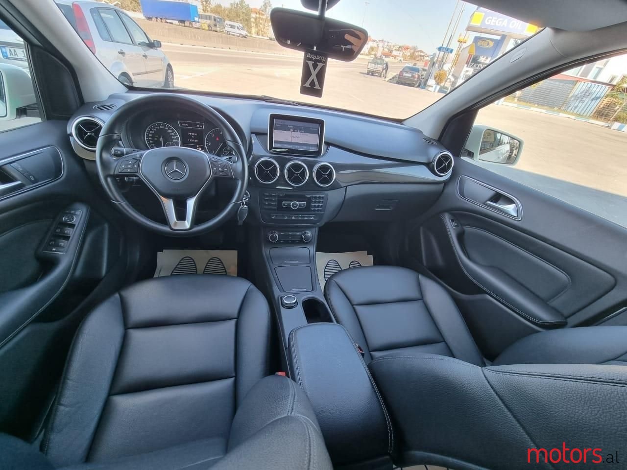 2013' Mercedes-Benz 200 photo #3