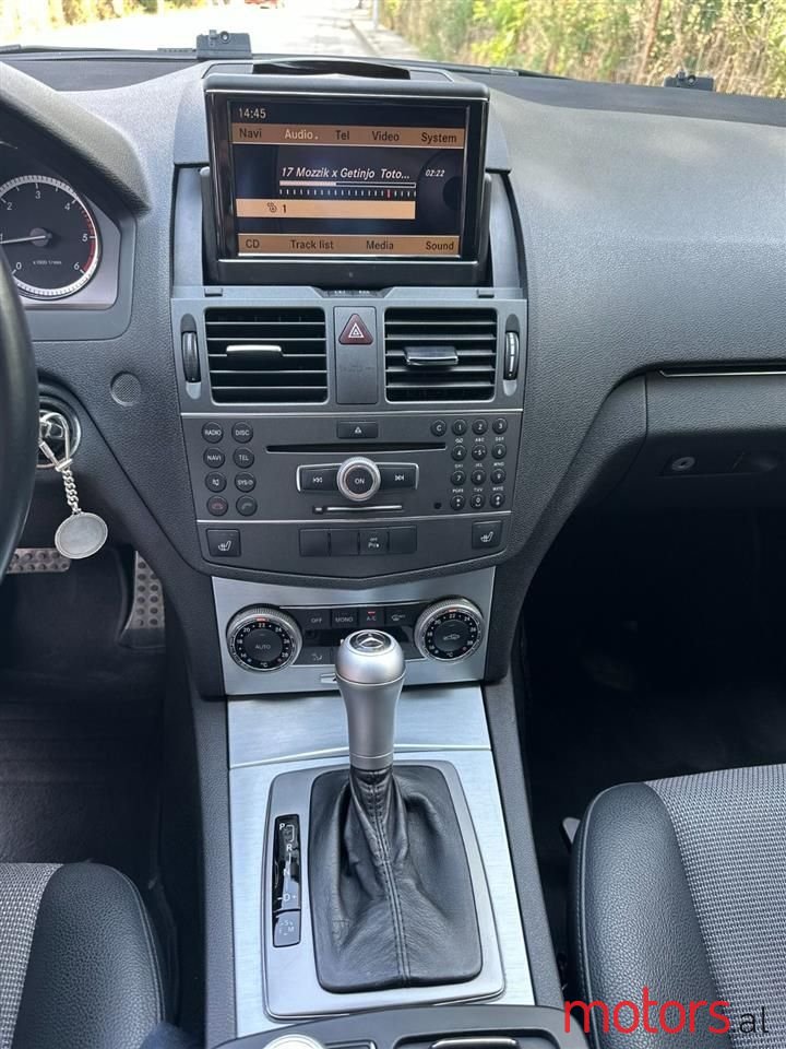 2011' Mercedes-Benz C 250 photo #2