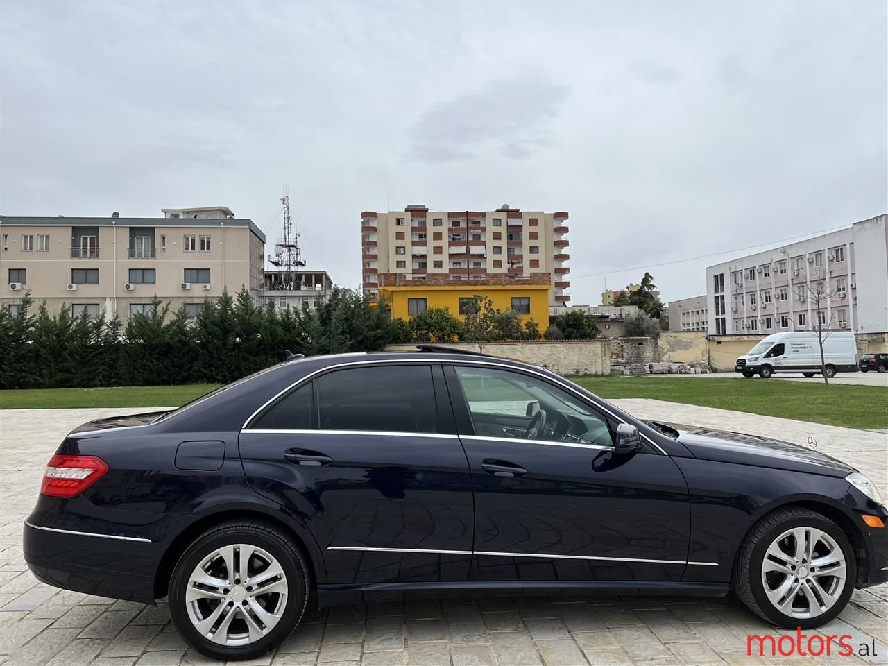 2011' Mercedes-Benz E 350 photo #4
