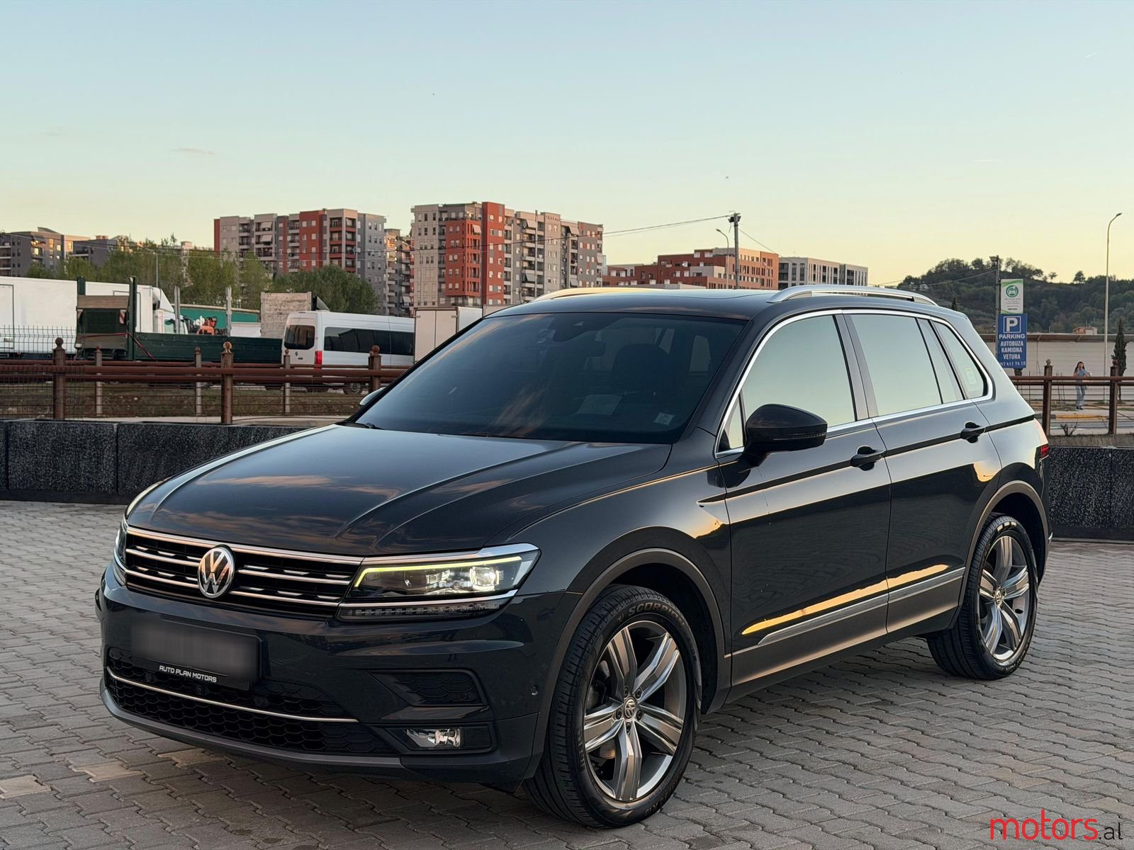 2018' Volkswagen Tiguan photo #4