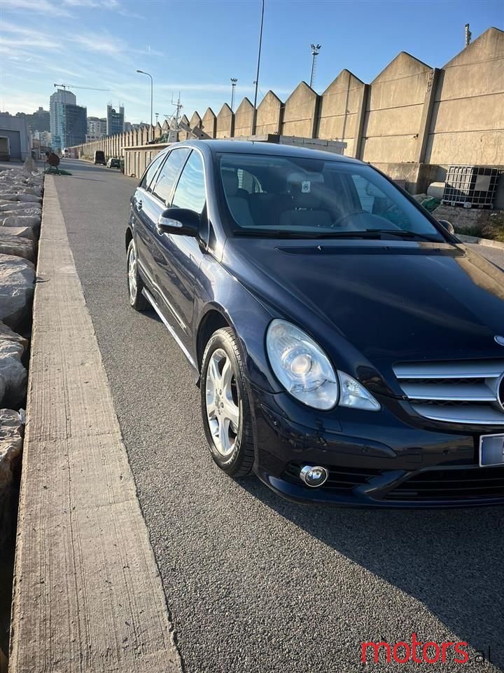 2010' Mercedes-Benz R 320 photo #2