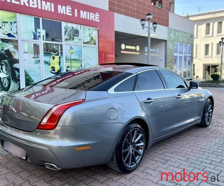 2010' Jaguar XJ photo #4