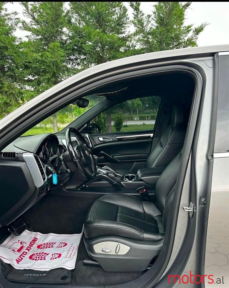 2010' Porsche Cayenne photo #5