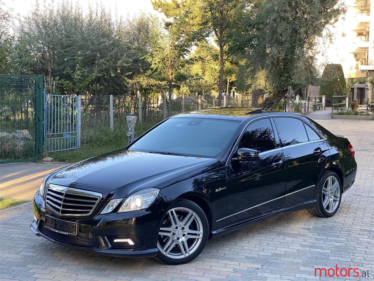 2009' Mercedes-Benz E 350 photo #1