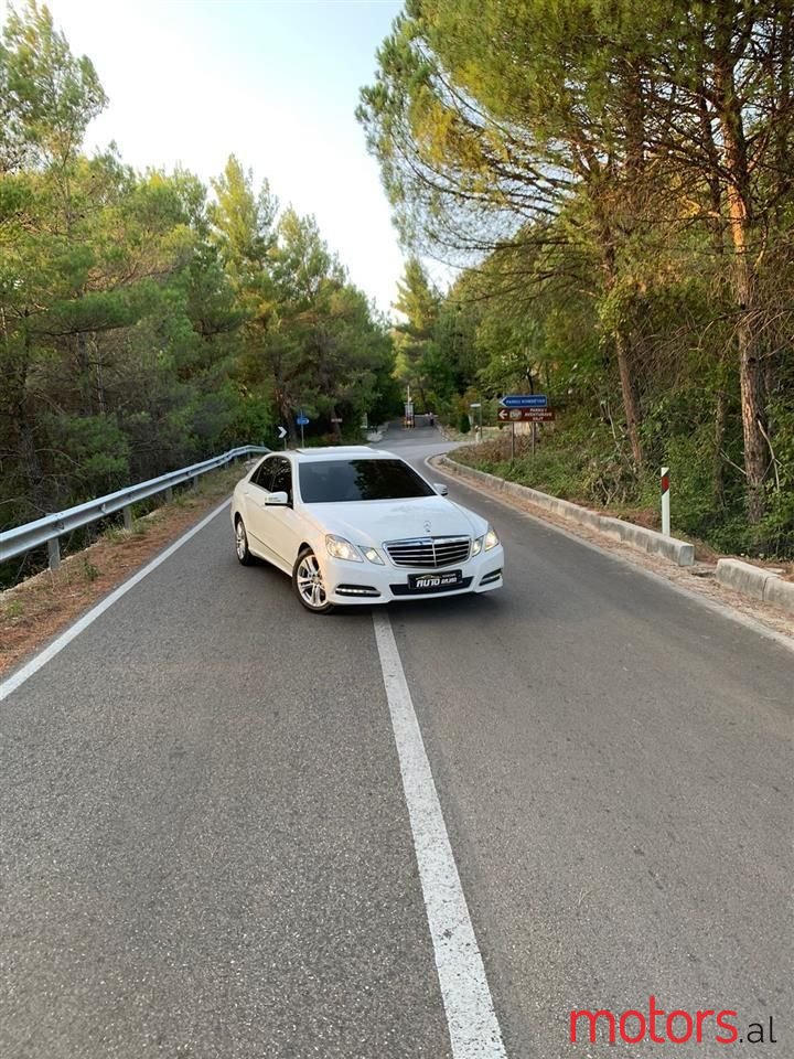 2013' Mercedes-Benz 220 photo #1