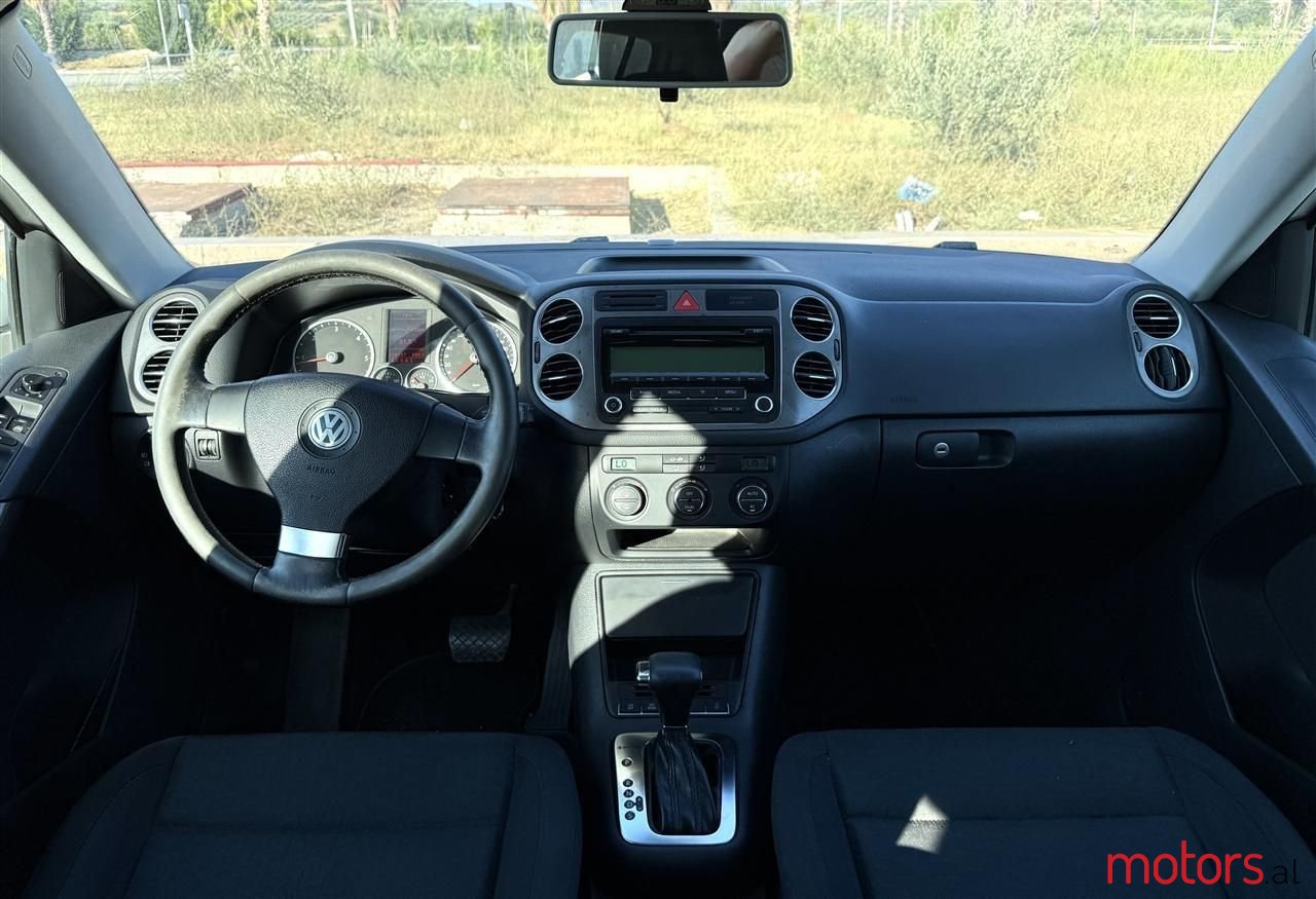 2009' Volkswagen Tiguan photo #4