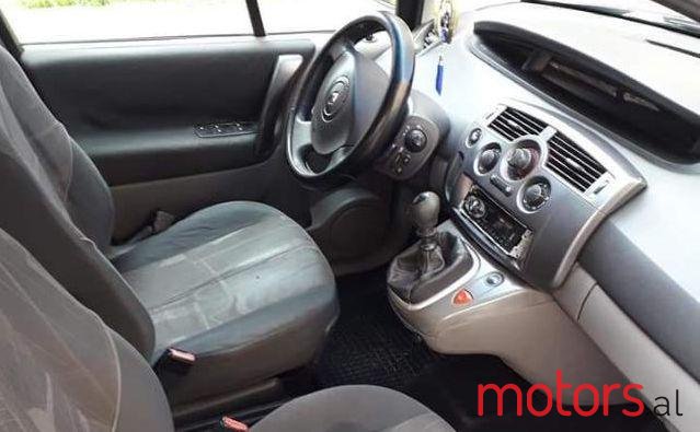 2004' Renault Megane photo #1