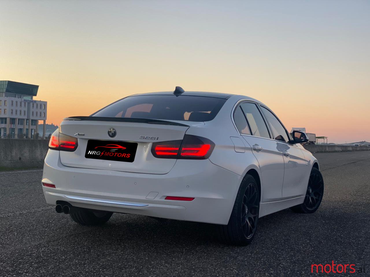 2013' BMW 3 Series photo #3